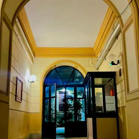 Konukevi Piccini Napoli